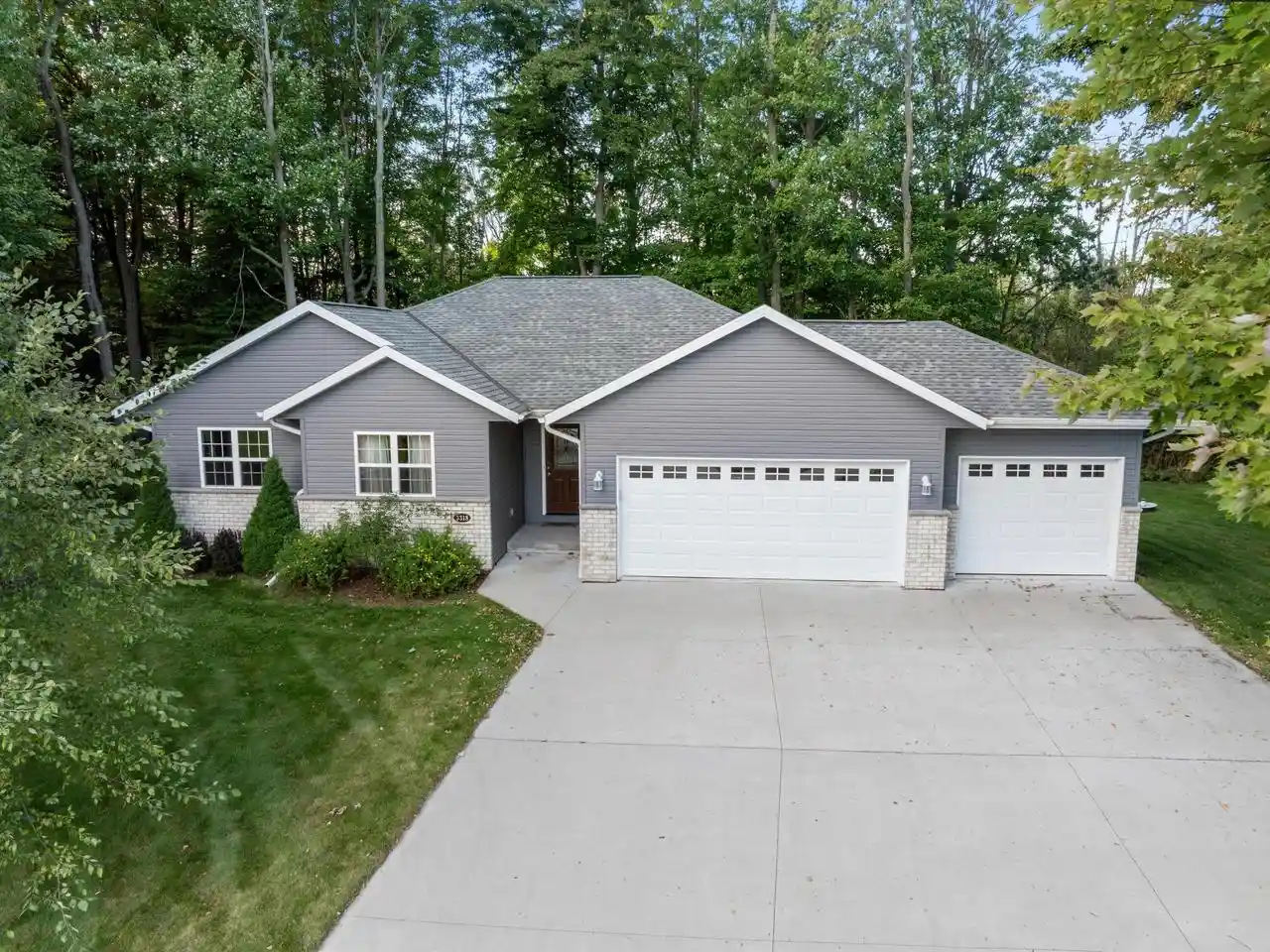 Photo 1 of Single family home for sale at 3318 Cimarron Ct, Manitowoc, WI 54220 | MLS# 1982279 | Listing updated on 2026-09-26