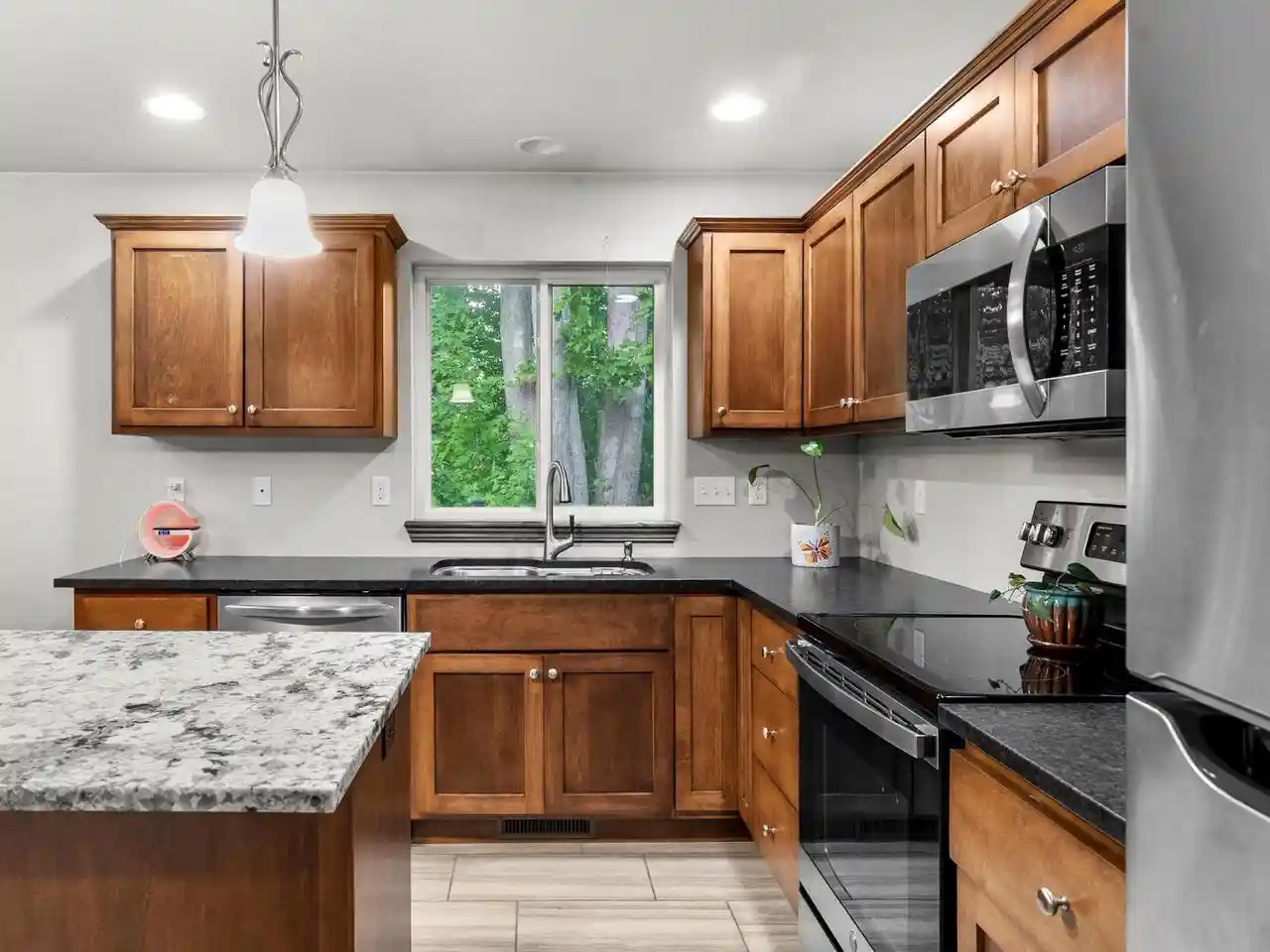 Photo 3 of Single family home for sale at 3318 Cimarron Ct, Manitowoc, WI 54220 | MLS# 1982279 | Listing updated on 2026-09-26
