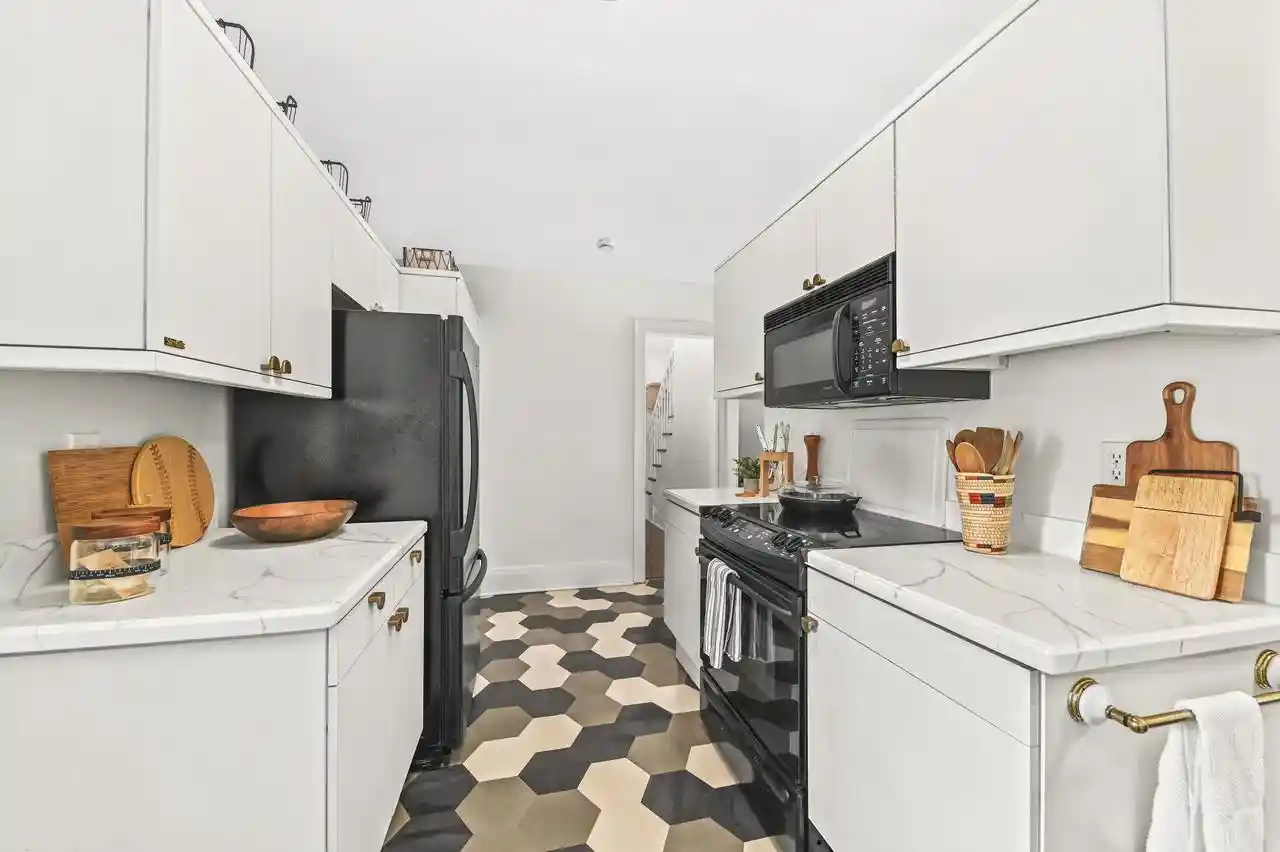 Photo 2 of Single family home for sale at 1946 Ludington Ave, Milwaukee, WI 53226 | MLS# 1982281 | Listing updated on 2026-10-03