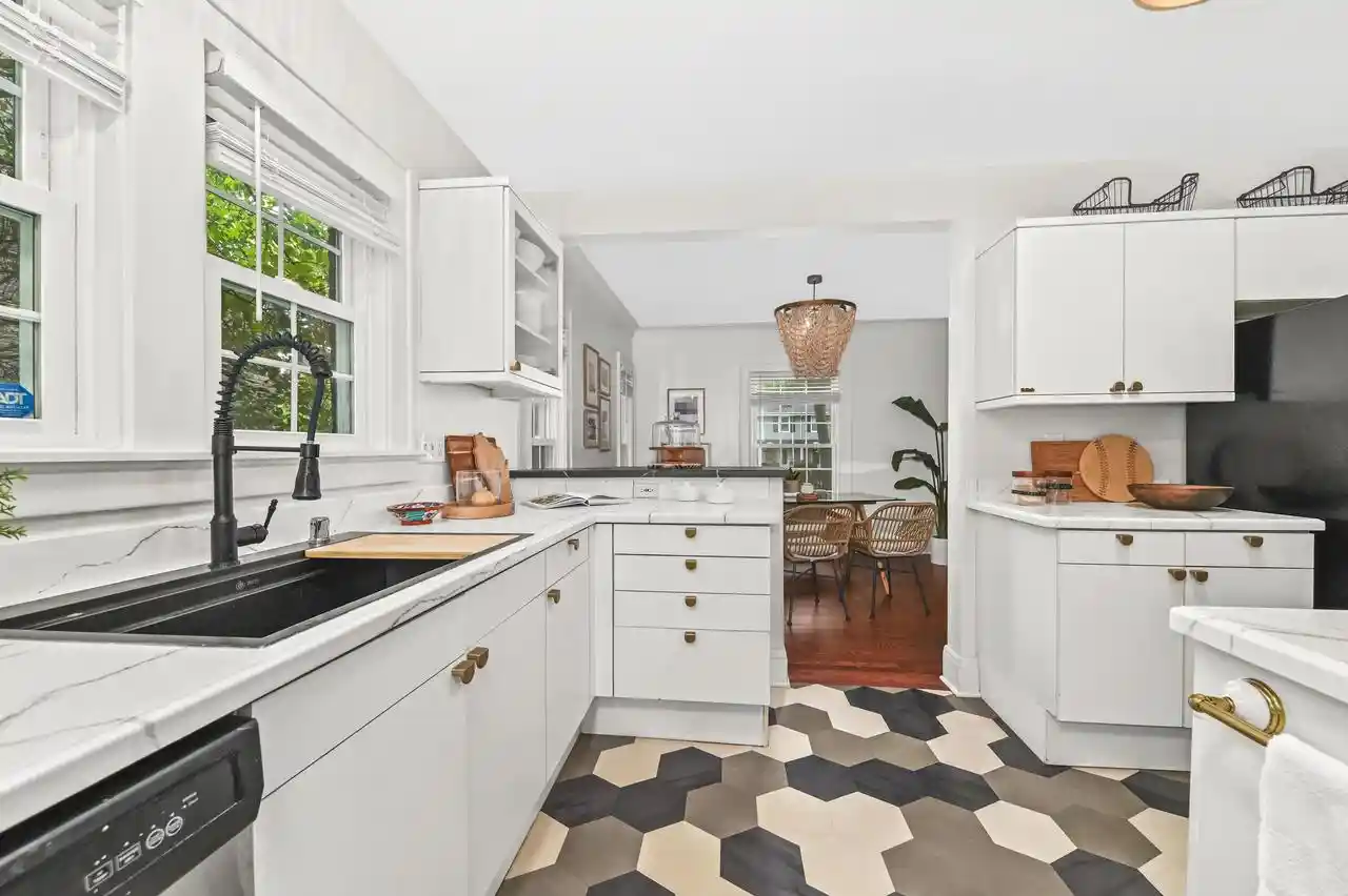 Photo 4 of Single family home for sale at 1946 Ludington Ave, Milwaukee, WI 53226 | MLS# 1982281 | Listing updated on 2026-10-03