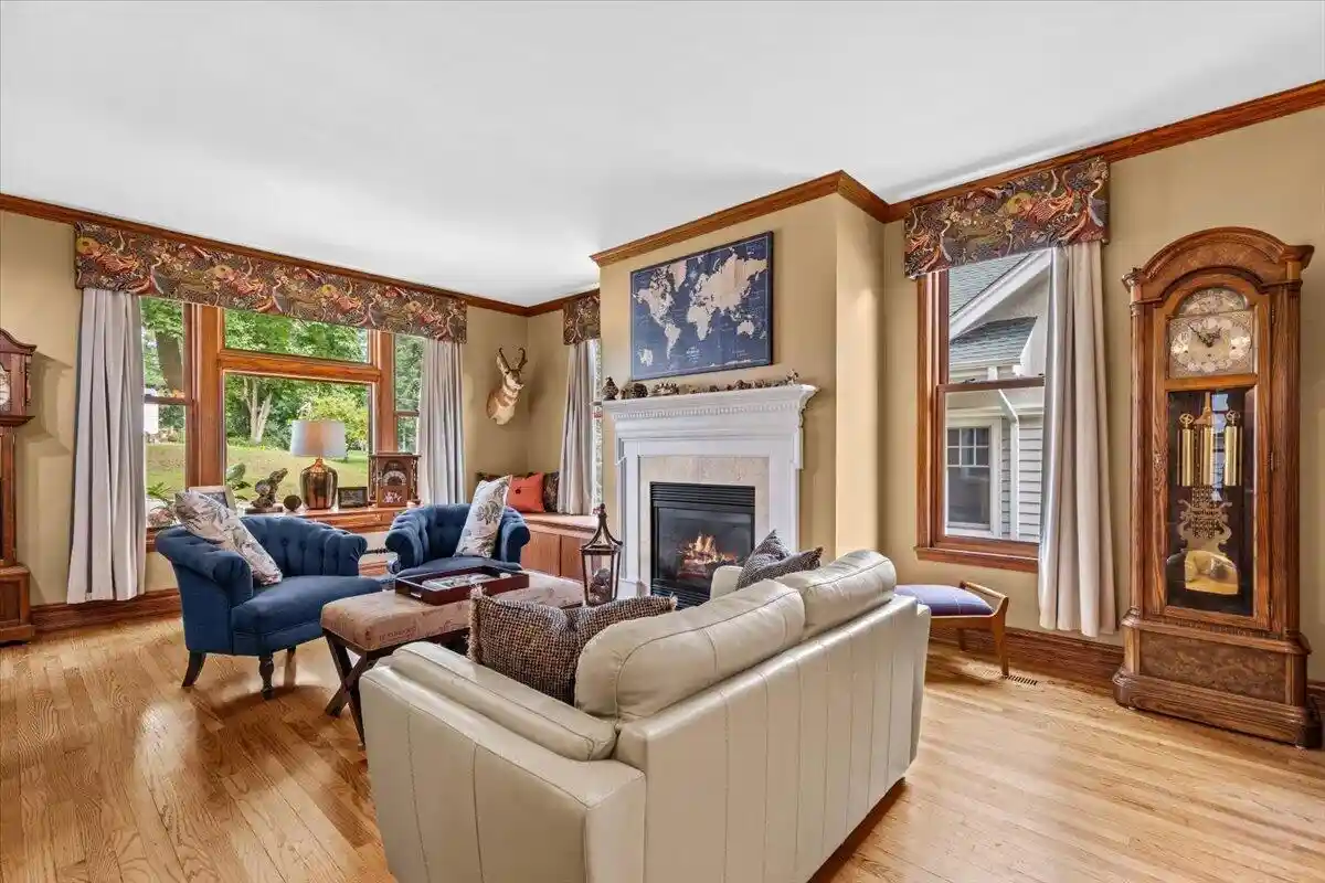 Photo 3 of Single family home for sale at 833 Walnut St, West Bend, WI 53095 | MLS# 1982293 | Listing updated on 2026-10-09