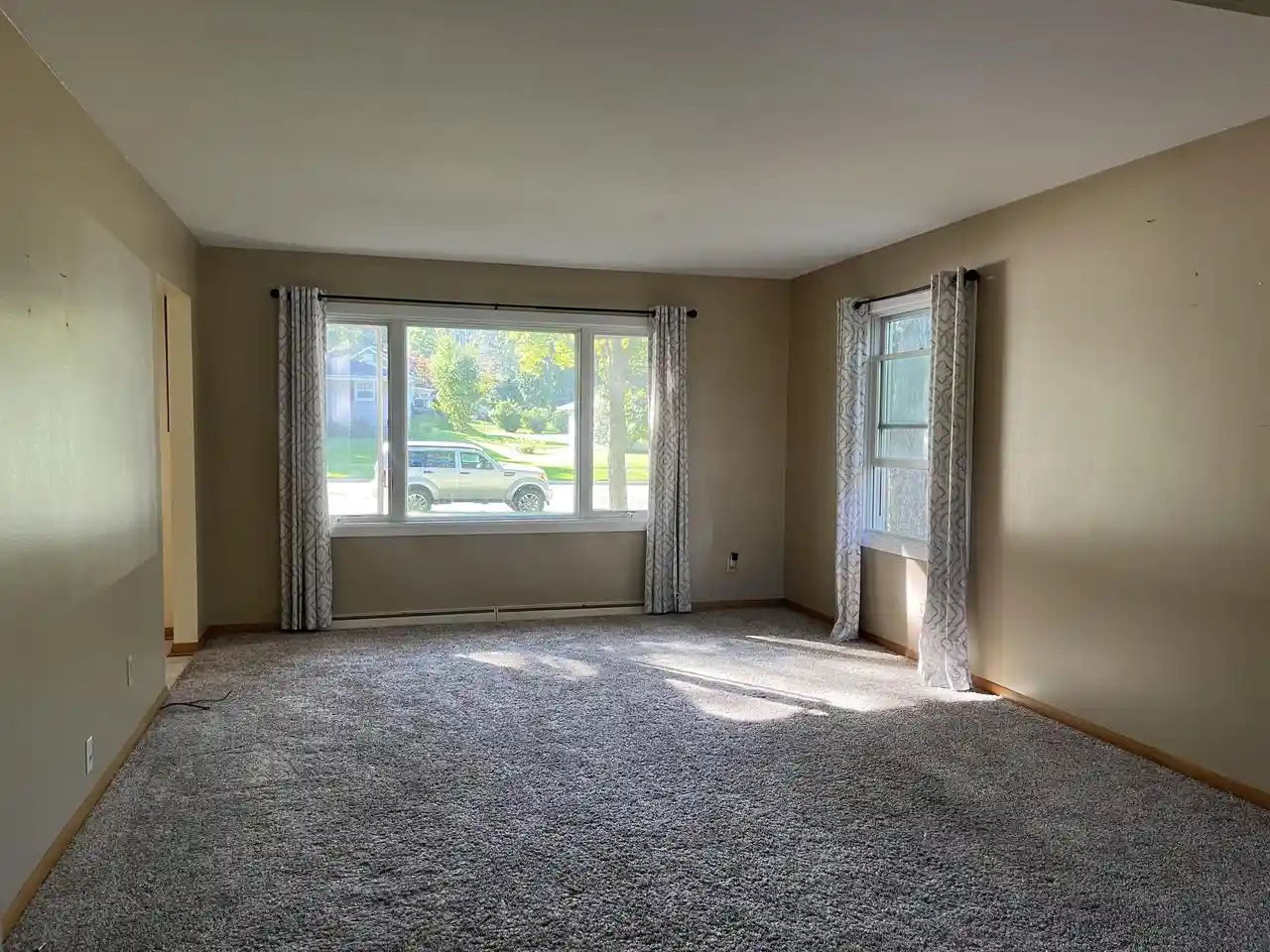 Photo 3 of Single family home for sale at 725 S Silverbrook Dr, West Bend, WI 53095 | MLS# 1982292 | Listing updated on 2026-10-08
