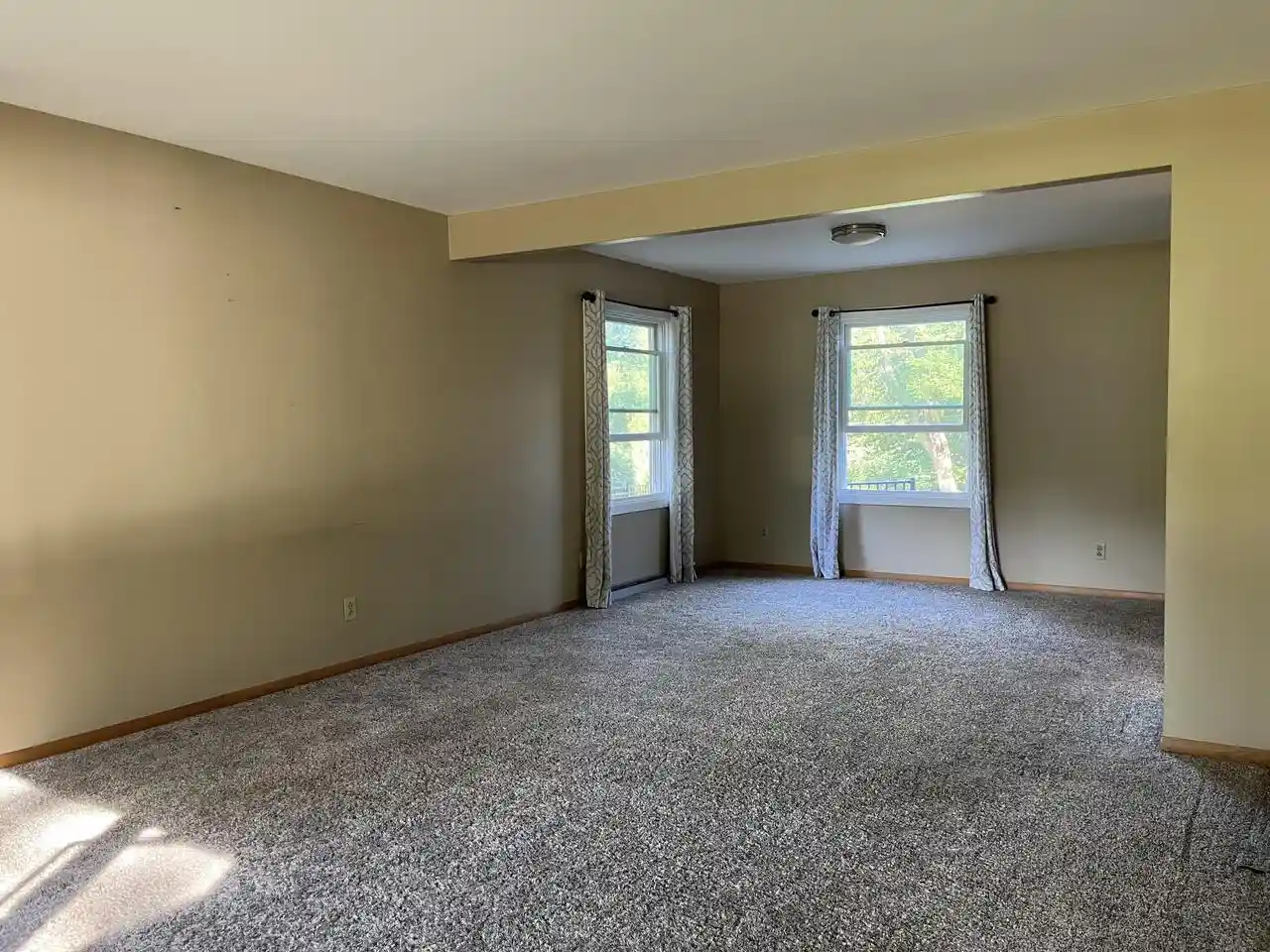 Photo 3 of Single family home for sale at 725 S Silverbrook Dr, West Bend, WI 53095 | MLS# 1982292 | Listing updated on 2026-10-08