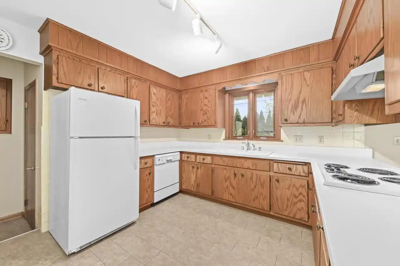 Photo 4 of Single family home for sale at 18175 Redvere Dr, Brookfield, WI 53045 | MLS# 1982301 | Listing updated on 2026-10-09