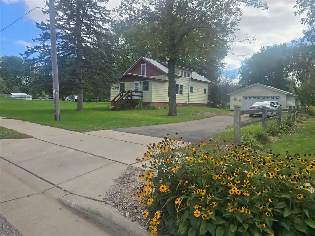 Photo 1 of Single family home for sale at 307 E Begley St, Greenwood, WI 54437 | MLS# 1605383 | Listing updated on 2026-10-06