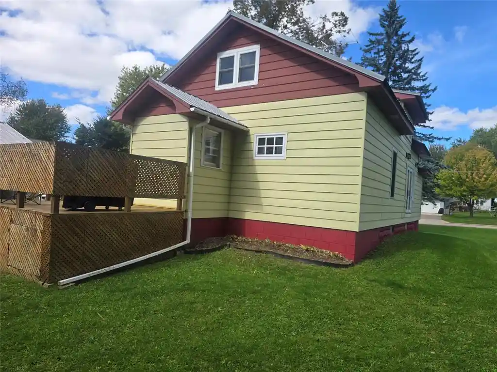 Photo 3 of Single family home for sale at 307 E Begley St, Greenwood, WI 54437 | MLS# 1605383 | Listing updated on 2026-10-06