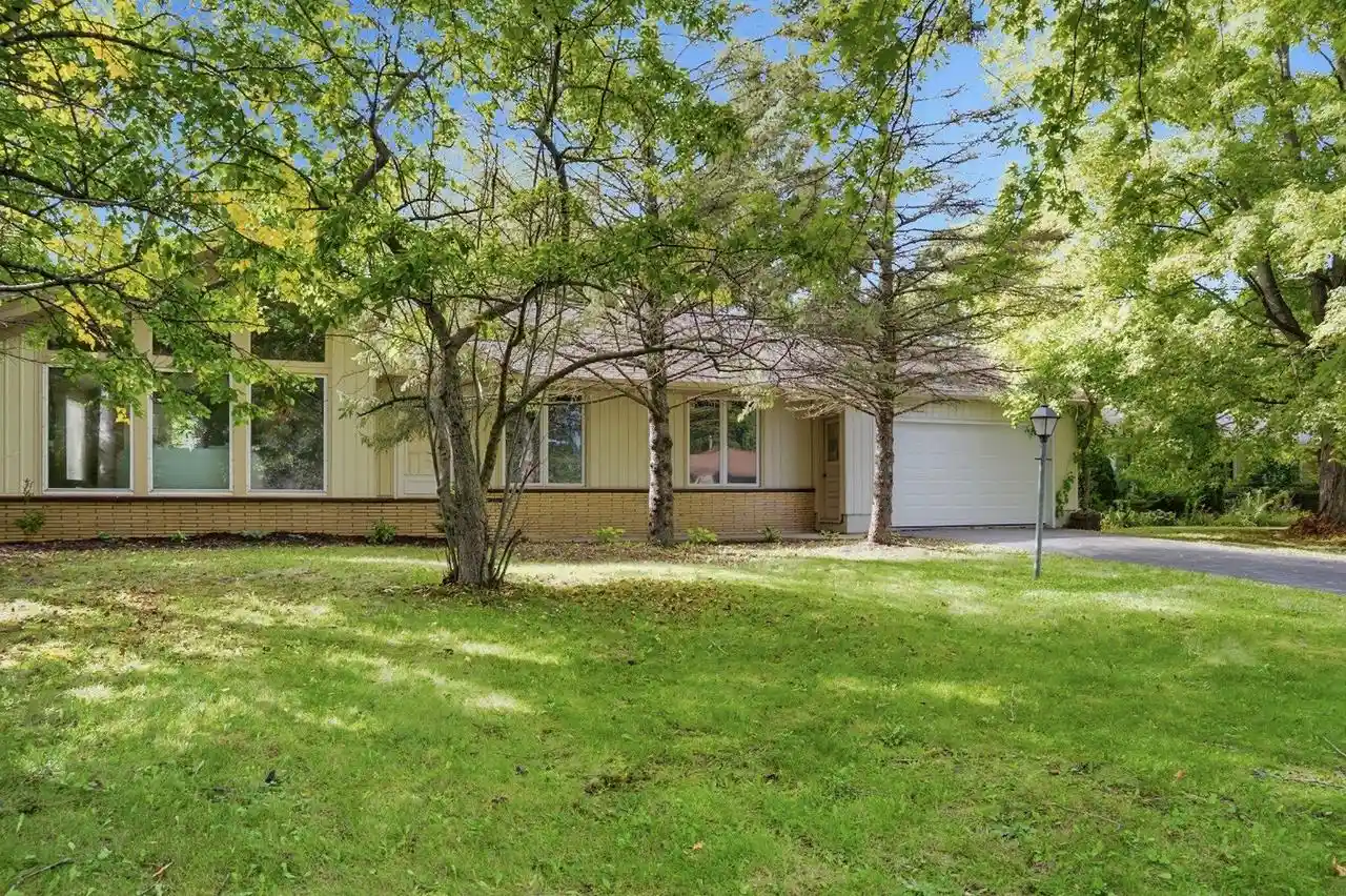 Photo 1 of Single family home for sale at 9015 N Iroquois Rd, Milwaukee, WI 53217 | MLS# 1982320 | Listing updated on 2026-10-06