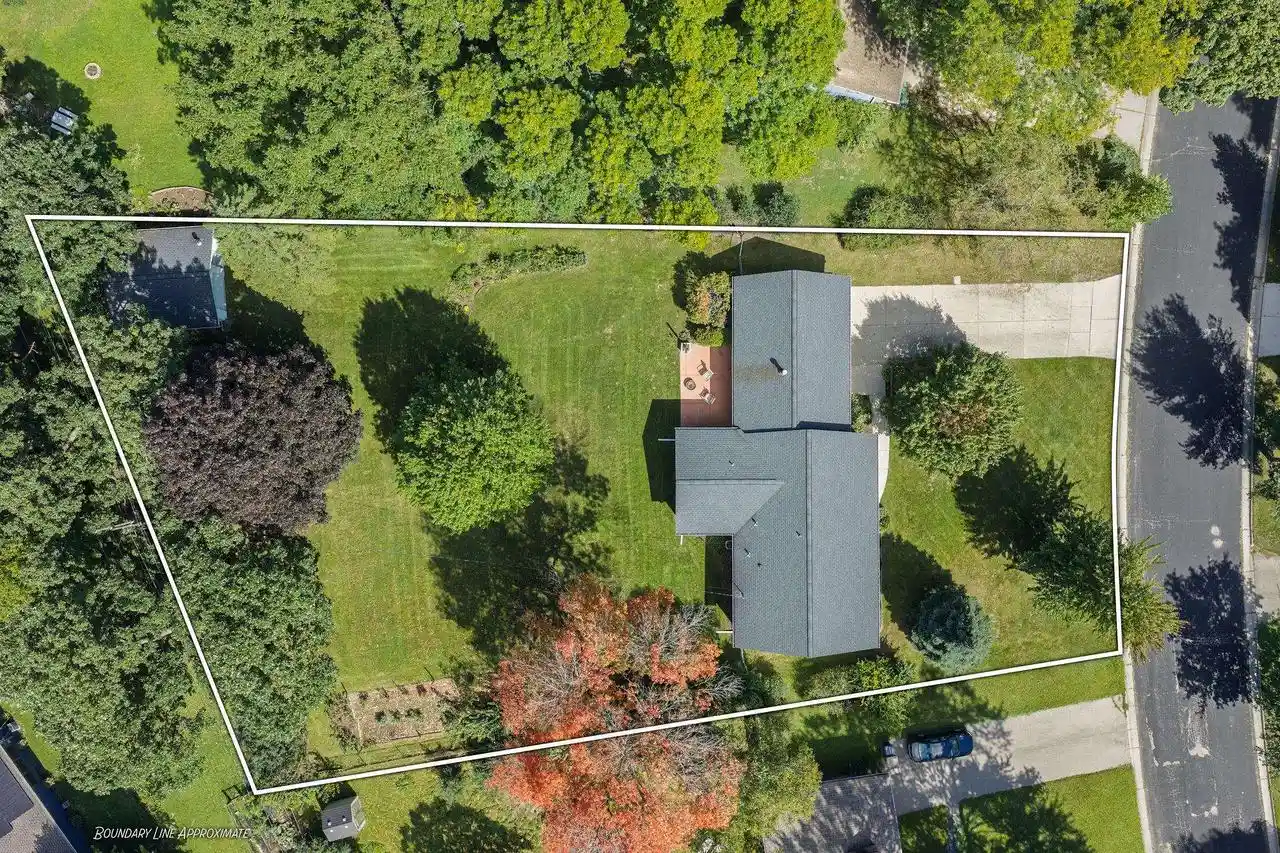 Photo 4 of Single family home for sale at 1510 Cameron Dr, Madison, WI 53711 | MLS# 2033530 | Listing updated on 2026-09-30