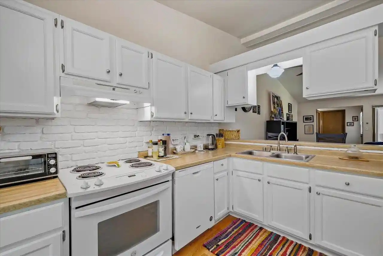 Photo 3 of Sale Pending at 1414 W Plainfield Ave, Milwaukee, WI 53221 | MLS# 1982326 | Listing updated on 2026-09-29