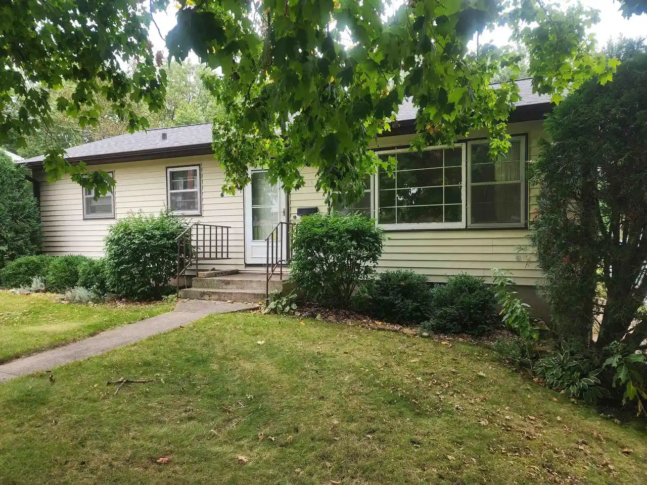 Photo 1 of Single family home for sale at 515 N Hickory St, Platteville, WI 53818 | MLS# 2033532 | Listing updated on 2026-10-07
