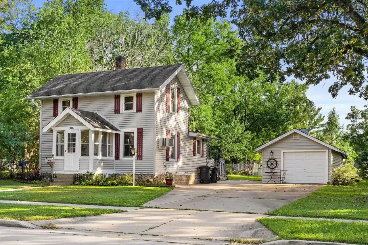 Photo 1 of Single family home for sale at 307 Lincoln Ave, Mukwonago, WI 53149 | MLS# 1982336 | Listing updated on 2026-10-01