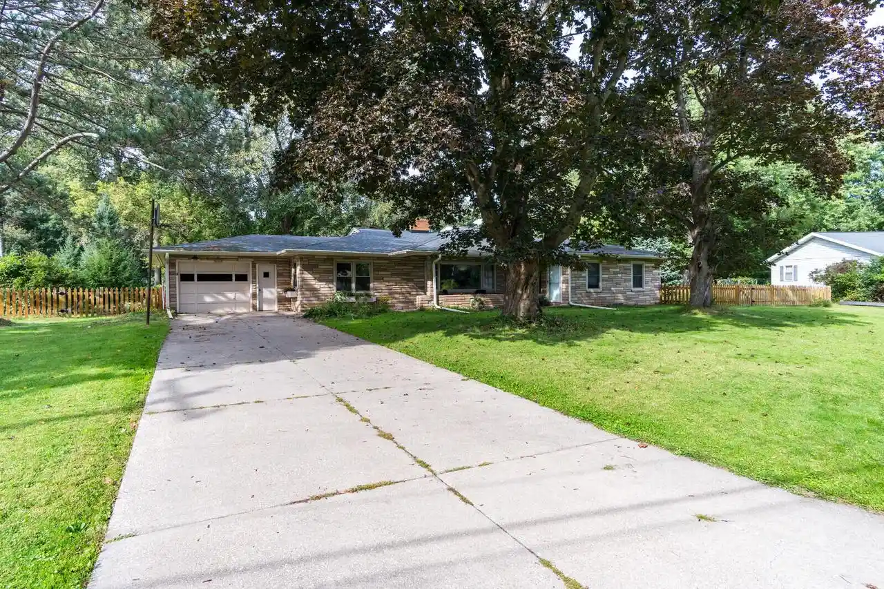 Photo 1 of Single family home for sale at N1769 Birchview Rd, La Crosse, WI 54601 | MLS# 1982337 | Listing updated on 2026-10-06
