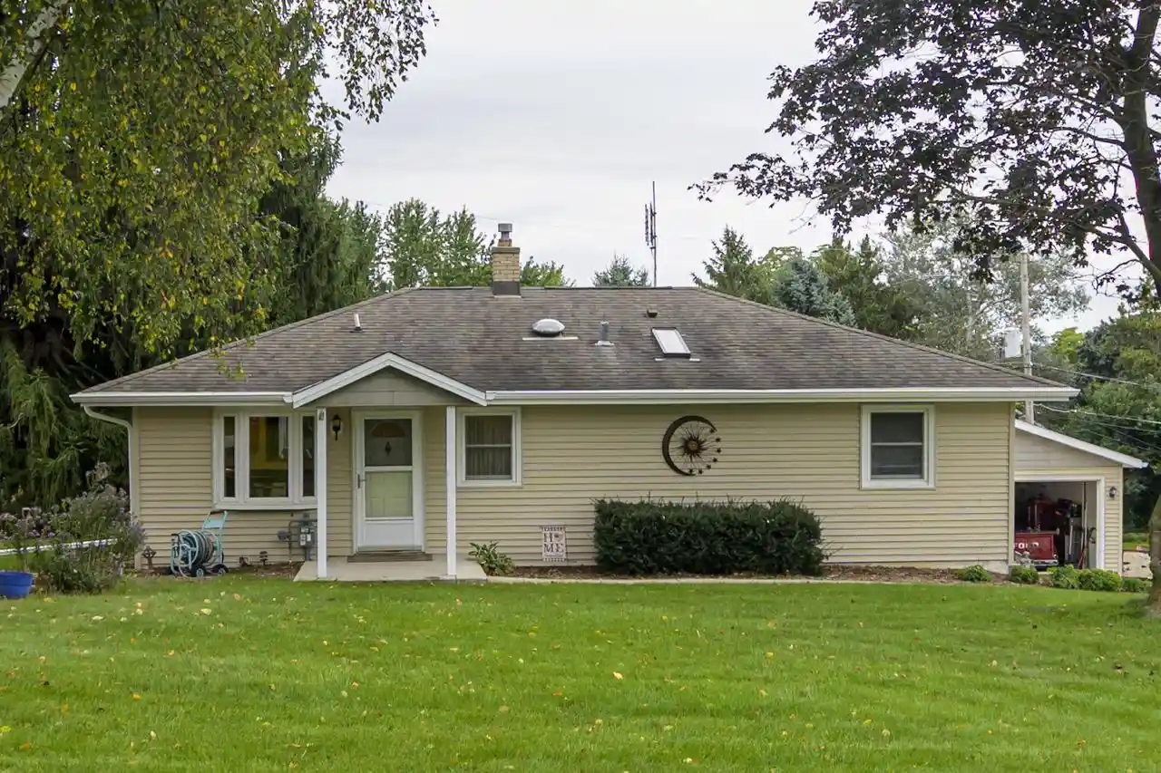 Photo 1 of Single family home for sale at W262s3250 Ridge Rd, Waukesha, WI 53189 | MLS# 1982339 | Listing updated on 2026-09-27