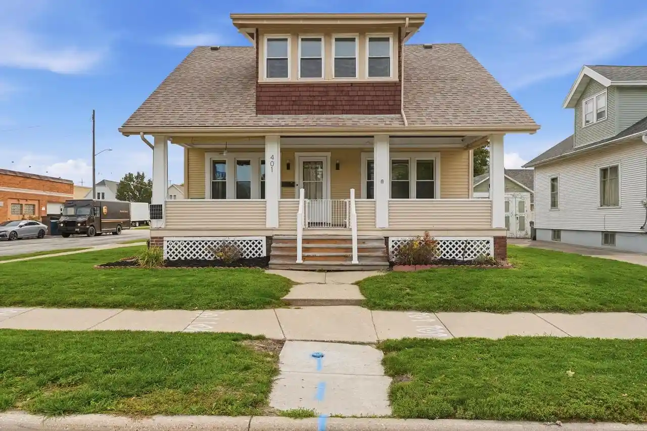 Photo 1 of Single family home for sale at 401 S 3rd Street, Watertown, WI 53094 | MLS# 1982350 | Listing updated on 2026-10-09