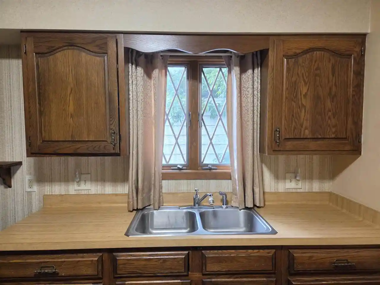 Photo 2 of Single family home for sale at 302 Maple Ave, Clinton, WI 53525 | MLS# 2033547 | Listing updated on 2026-09-30