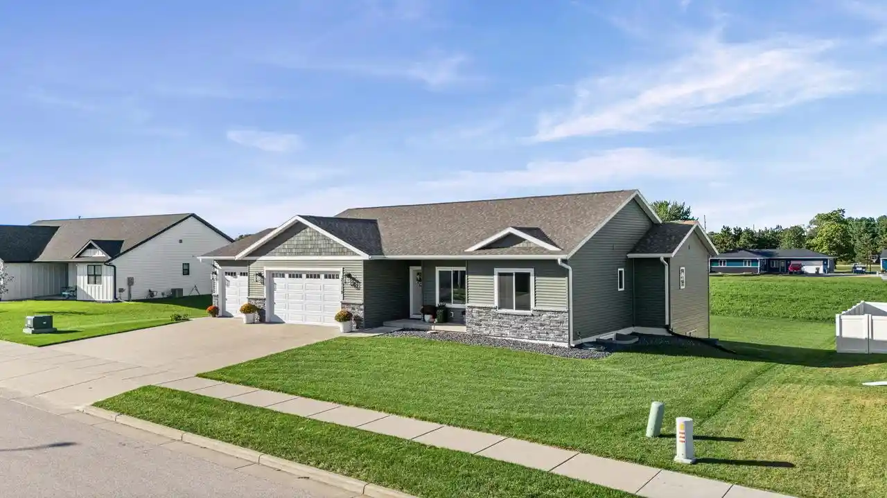 Photo 1 of Single family home for sale at 2119 Spakenburg Rd, Holmen, WI 54636 | MLS# 1982359 | Listing updated on 2026-10-08