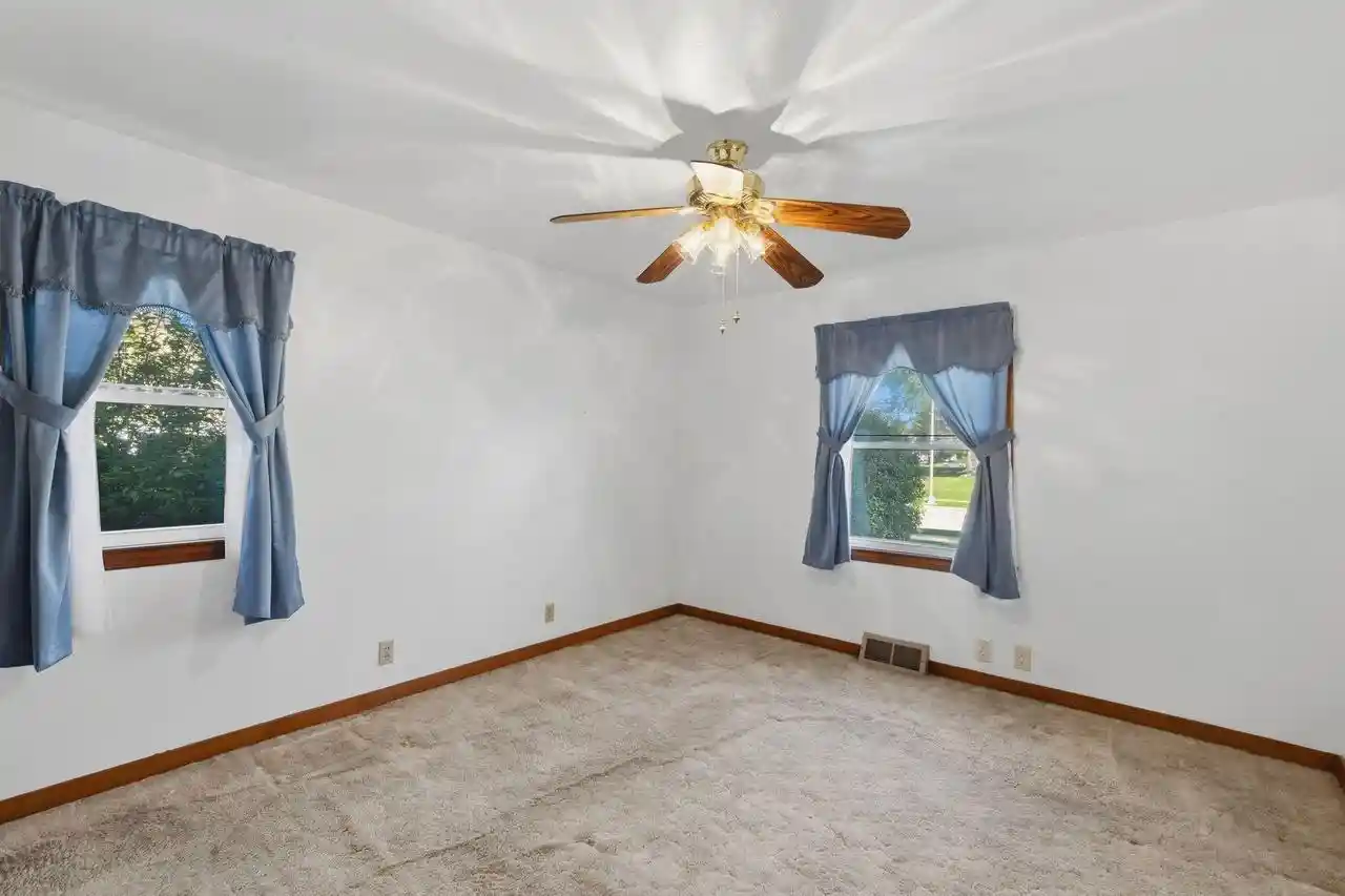 Photo 1 of Single family home for sale at 6165 S Elaine Ave, Cudahy, WI 53110 | MLS# 1982366 | Listing updated on 2026-10-06