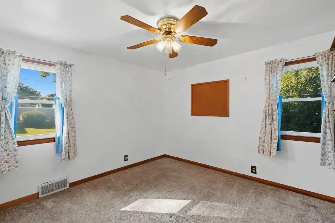 Photo 2 of Single family home for sale at 6165 S Elaine Ave, Cudahy, WI 53110 | MLS# 1982366 | Listing updated on 2026-10-06
