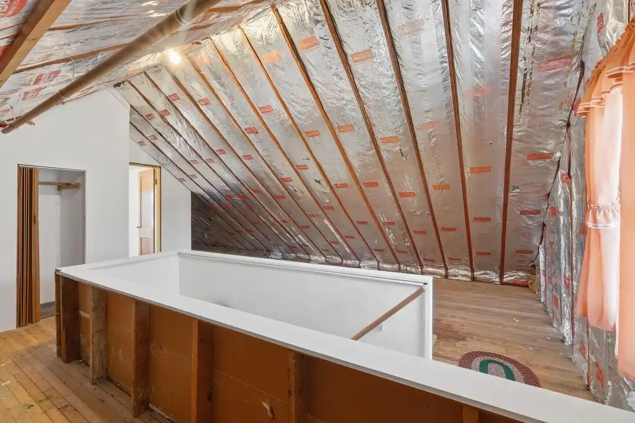 Photo 4 of Single family home for sale at 6165 S Elaine Ave, Cudahy, WI 53110 | MLS# 1982366 | Listing updated on 2026-10-06