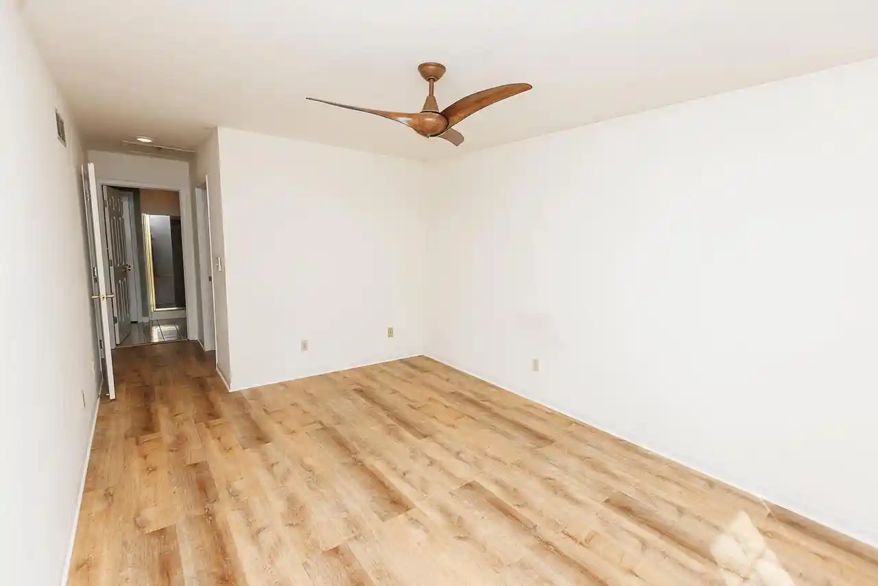 Listing Photo 4 - Condo for sale in building located at 1112 E Lyon St, Milwaukee, WI 53202 - Unit #1112