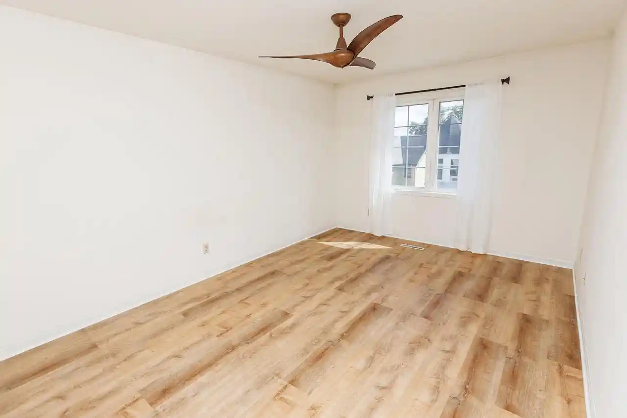 Listing Photo 5 - Condo for sale in building located at 1112 E Lyon St, Milwaukee, WI 53202 - Unit #1112