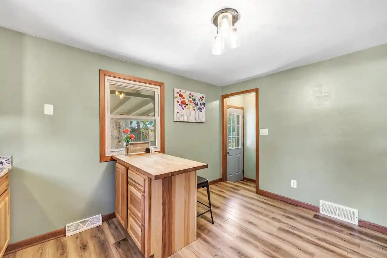 Photo 2 of Single family home for sale at 650 Memory Ave, Green Bay, WI 54301 | MLS# 50333333 | Listing updated on 2026-10-06