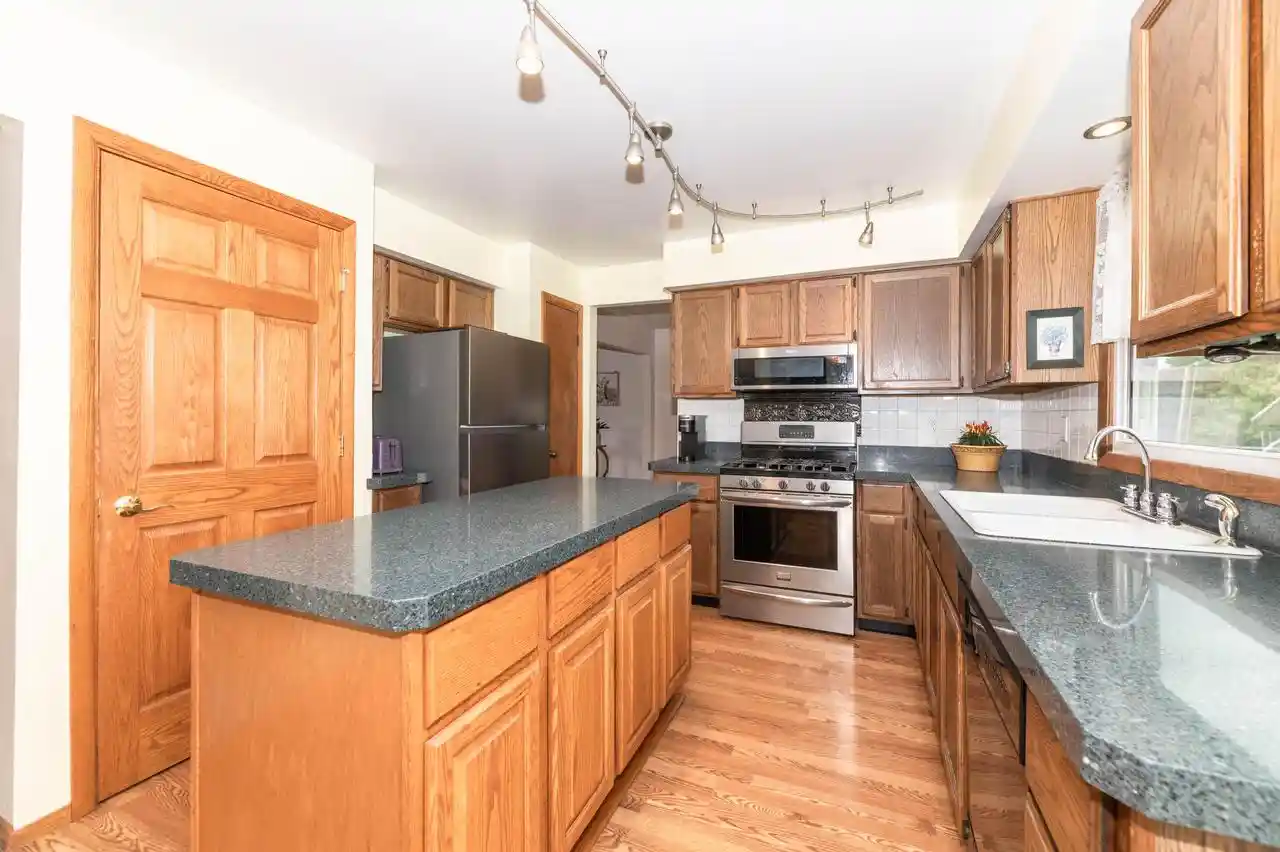 Photo 4 of Single family home for sale at 8046 W Imperial Dr, Franklin, WI 53132 | MLS# 1982389 | Listing updated on 2026-10-09