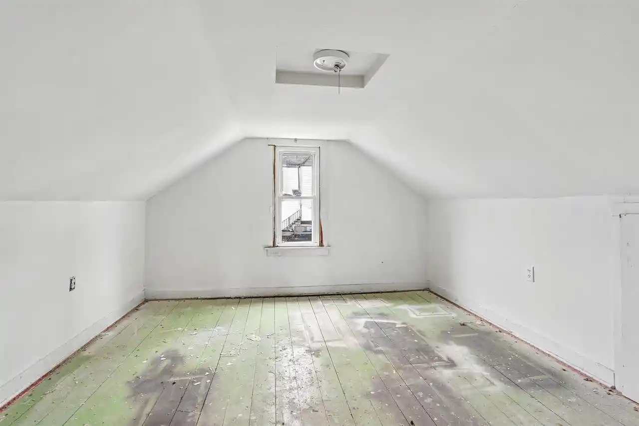 Photo 4 of Single family home for sale at 512 Wall St, Chilton, WI 53014 | MLS# 50333338 | Listing updated on 2026-10-14