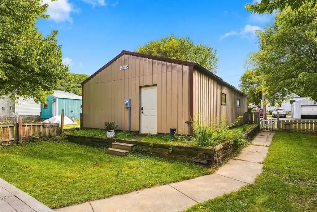 Photo 2 of Single family home for sale at 121 W Race Ave, Elmwood, WI 54740 | MLS# 1605524 | Listing updated on 2026-10-07