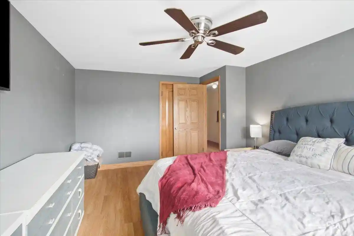Photo 4 of Single family home for sale at 2544 S 16th Street, La Crosse, WI 54601 | MLS# 1982416 | Listing updated on 2026-10-01