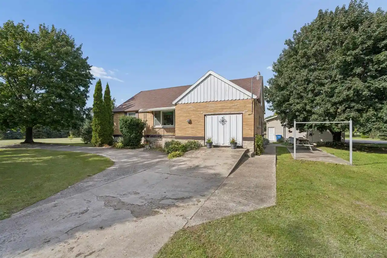 Photo 1 of Single family home for sale at 2562 Black Wolf Ave, Oshkosh, WI 54902 | MLS# 50333355 | Listing updated on 2026-10-03