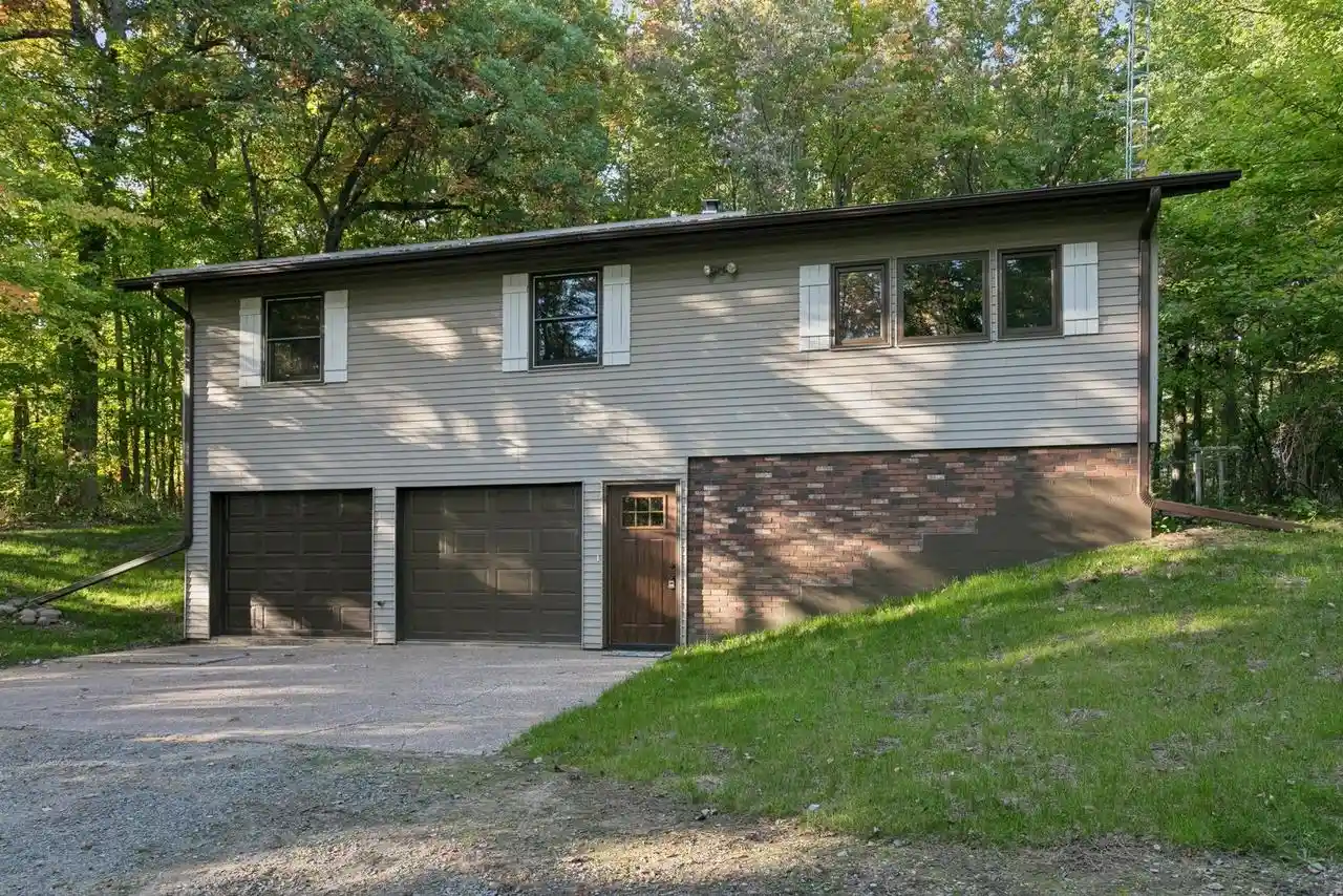 Photo 1 of Single family home for sale at 395 County Rd A N, Amherst Junction, WI 54407 | MLS# 50333337 | Listing updated on 2026-10-08