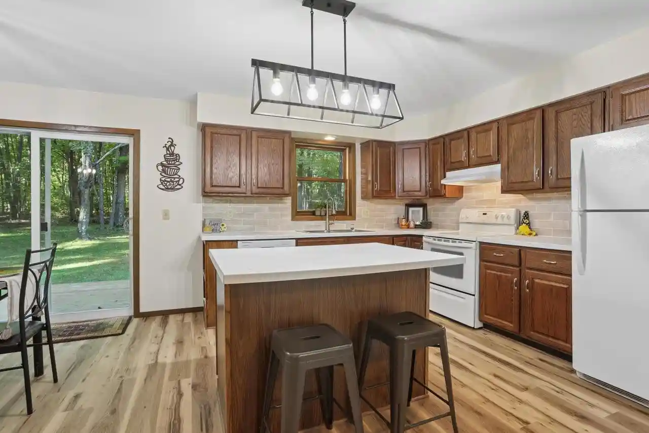 Photo 2 of Single family home for sale at 395 County Rd A N, Amherst Junction, WI 54407 | MLS# 50333337 | Listing updated on 2026-10-08