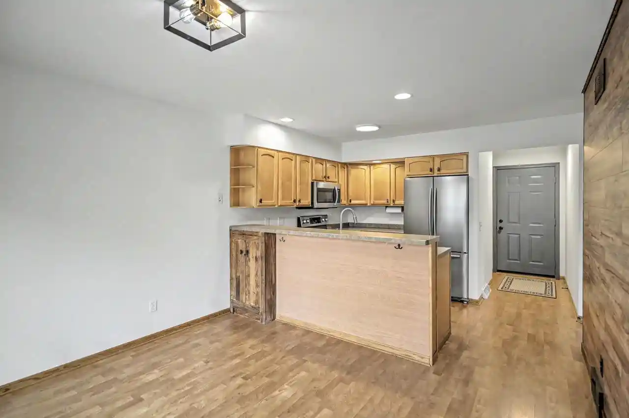 Photo 4 of Single family home for sale at 510 Nightingale Ln, Cottage Grove, WI 53527 | MLS# 2033575 | Listing updated on 2026-09-28