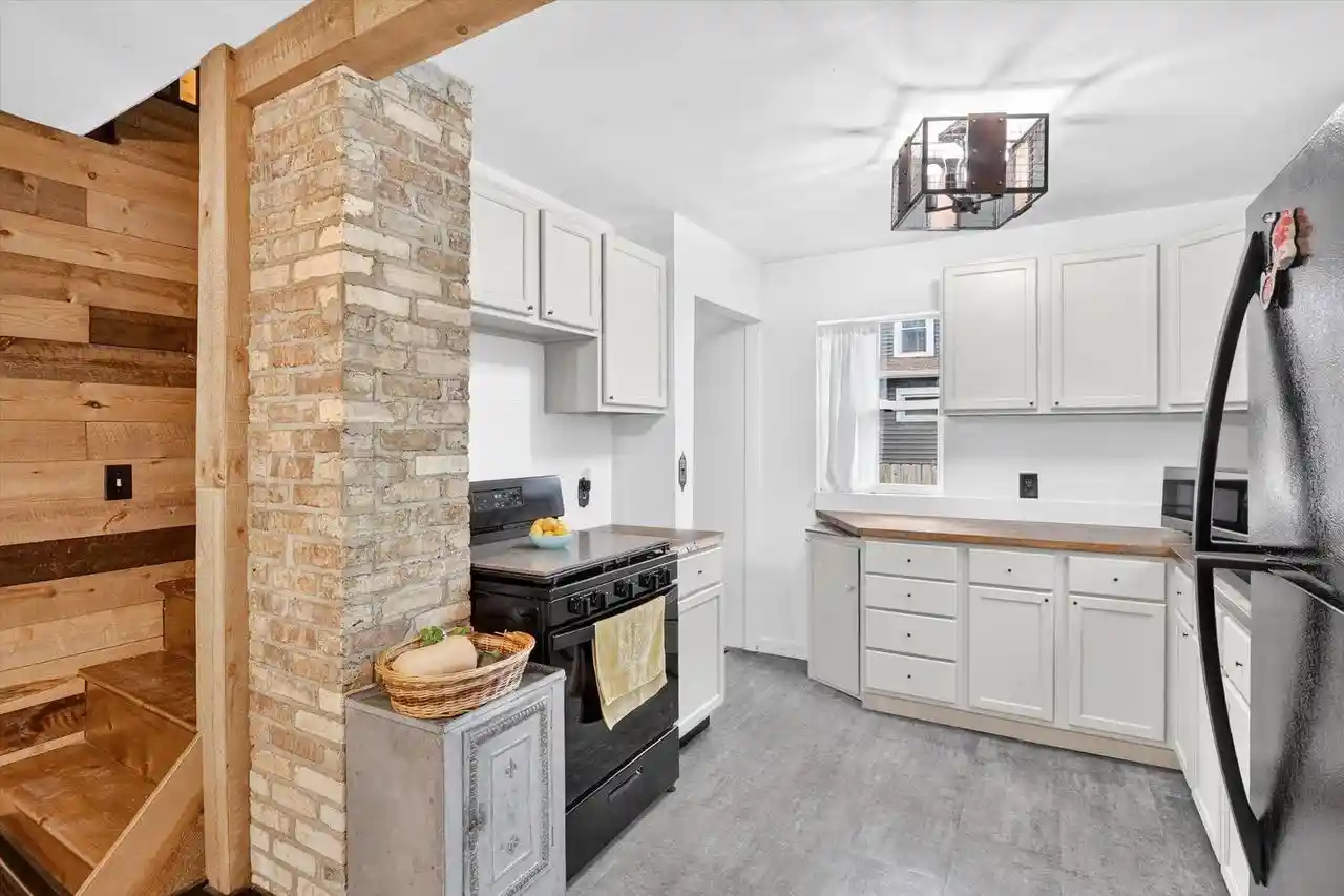 Photo 4 of Single family home for sale at 1606 Manchester St, Beloit, WI 53511 | MLS# 2033576 | Listing updated on 2026-10-10