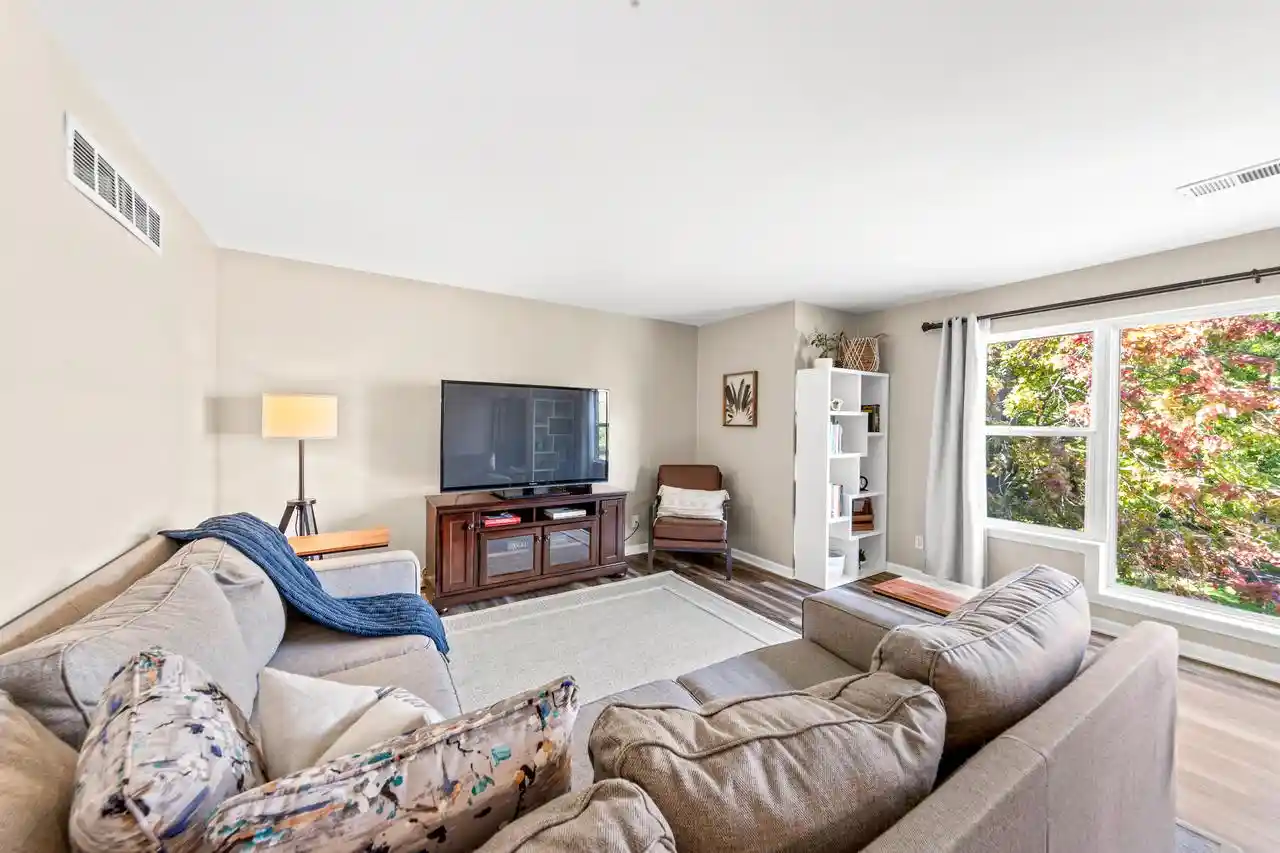Listing Photo 5 - Condo for sale in building located at 417 55th St, Kenosha, WI 53140 - Unit #B