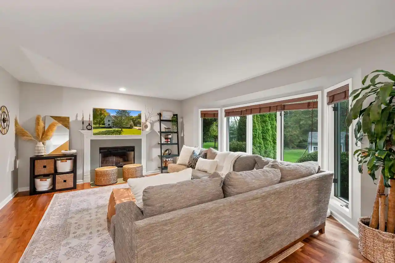 Photo 4 of Single family home for sale at 10946 N Sherwood Dr, Mequon, WI 53092 | MLS# 1982441 | Listing updated on 2026-10-04