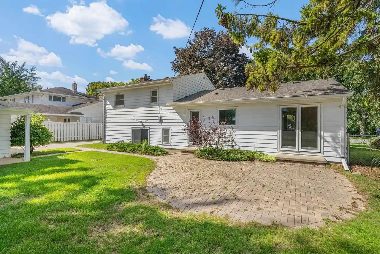Photo 3 of Single family home for sale at 1214 Campbell St, Neenah, WI 54956 | MLS# 50333360 | Listing updated on 2026-09-30
