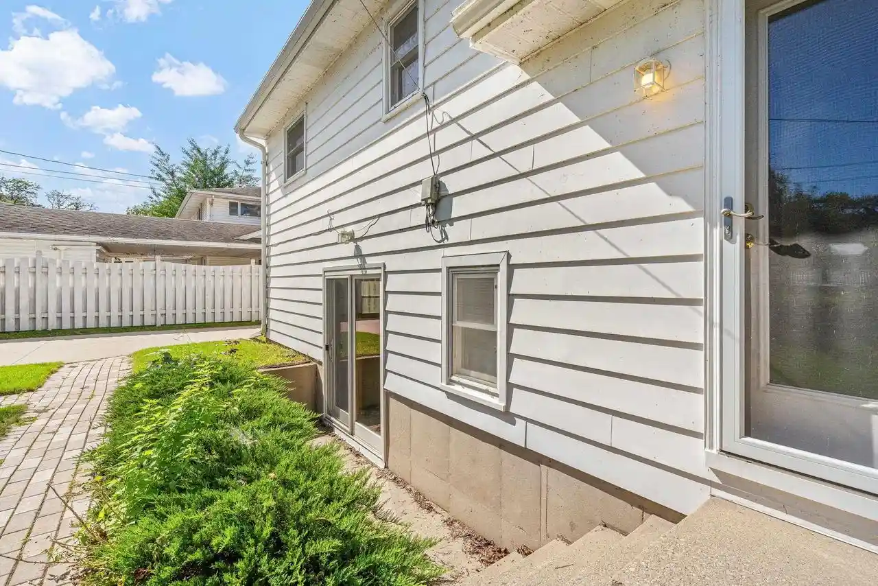 Photo 4 of Single family home for sale at 1214 Campbell St, Neenah, WI 54956 | MLS# 50333360 | Listing updated on 2026-09-30
