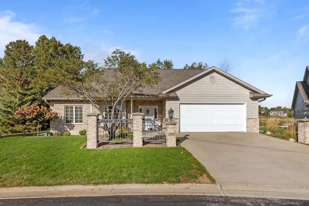 Photo 1 of Condo for sale at 3889 N Crosscreek Cir, Appleton, WI 54913 | MLS# 50333371 | Listing updated on 2026-09-29