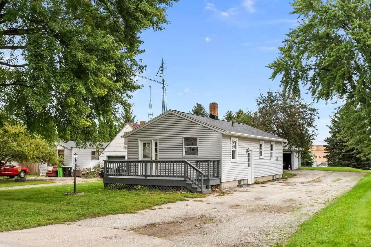 Photo 1 of Single family home for sale at 525 S Grove St, Waupun, WI 53963 | MLS# 50333365 | Listing updated on 2026-09-28