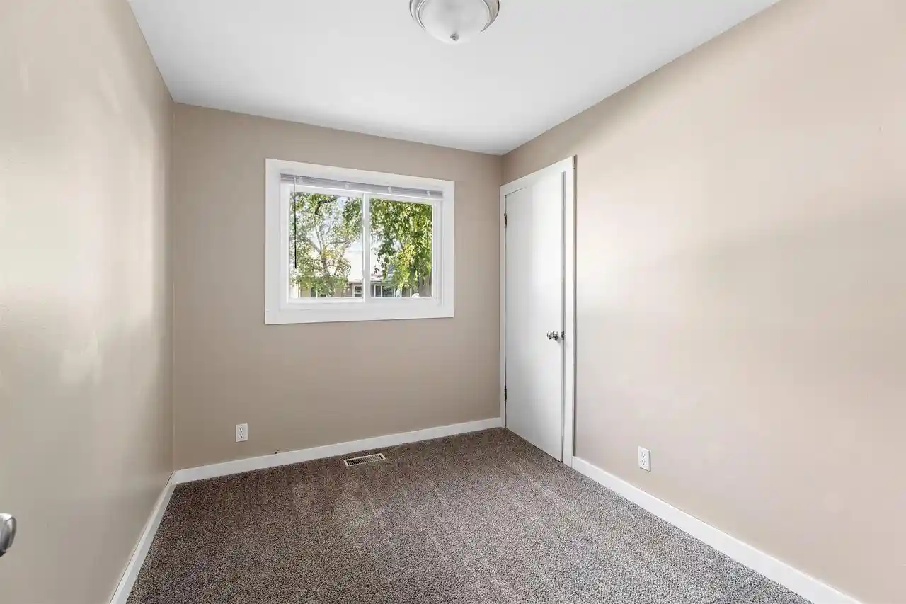 Photo 3 of Single family home for sale at 937 Gail Ave, Neenah, WI 54956 | MLS# 50333366 | Listing updated on 2026-10-06
