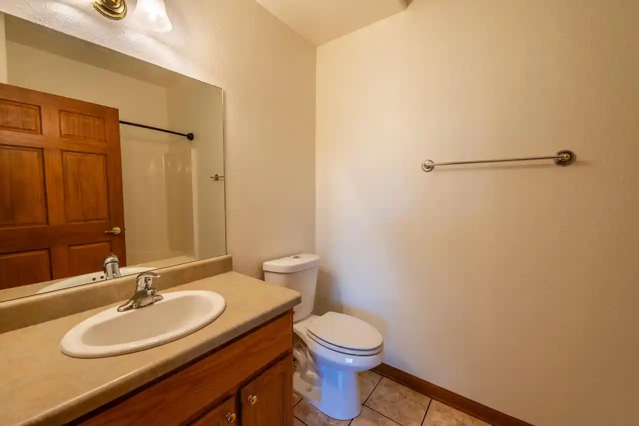 Listing Photo 4 - Condo for sale in building located at 772 Bridlewood Dr, Hartford, WI 53027 - Unit #5103E