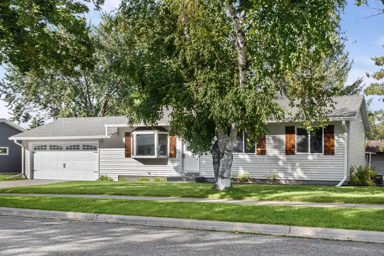 Photo 1 of Single family home for sale at 615 11th Avenue N, Onalaska, WI 54650 | MLS# 1982461 | Listing updated on 2026-10-01