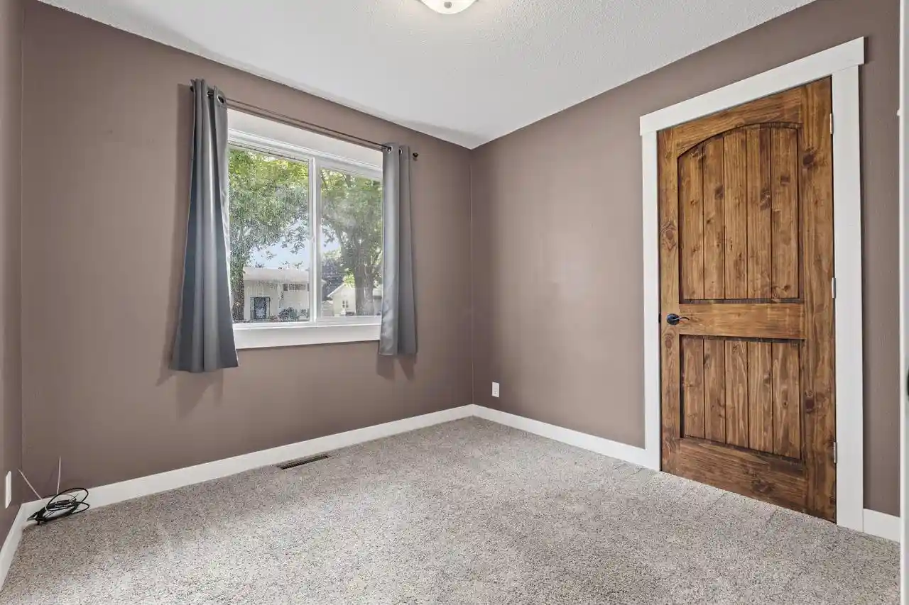 Photo 3 of Single family home for sale at 615 11th Avenue N, Onalaska, WI 54650 | MLS# 1982461 | Listing updated on 2026-10-01
