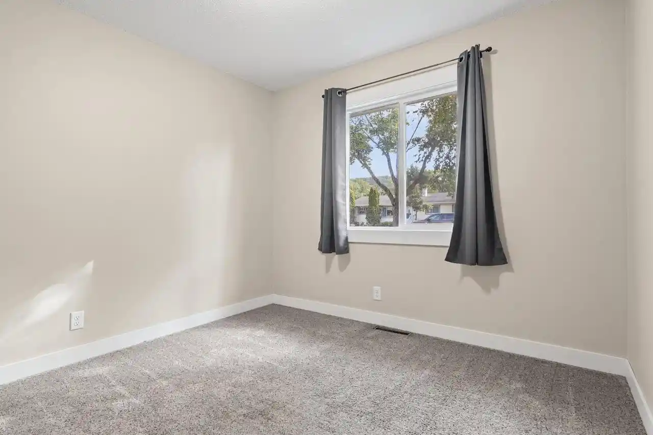 Photo 3 of Single family home for sale at 615 11th Avenue N, Onalaska, WI 54650 | MLS# 1982461 | Listing updated on 2026-10-01