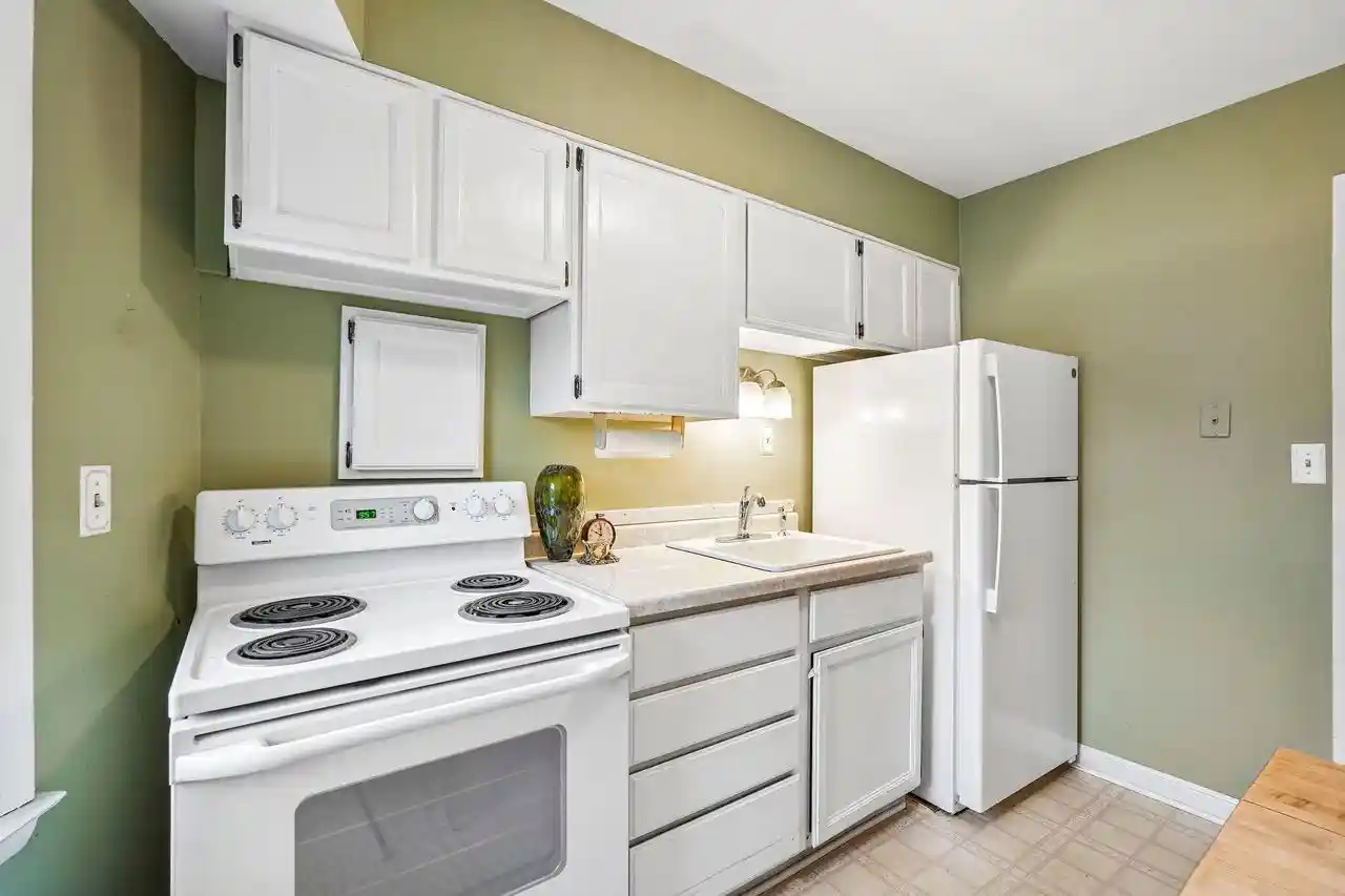 Photo 2 of Condo for sale at 4102 N Wilson Dr #4, Milwaukee, WI 53211 | MLS# 1982463 | Listing updated on 2026-10-07