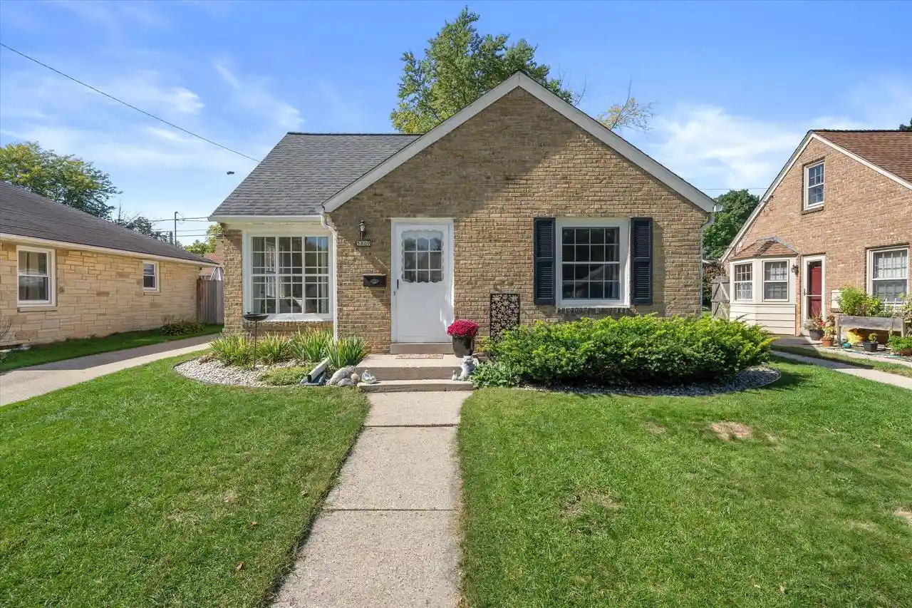 Photo 1 of Single family home for sale at 5809 N Bel Aire Dr, Glendale, WI 53209 | MLS# 1982462 | Listing updated on 2026-10-07