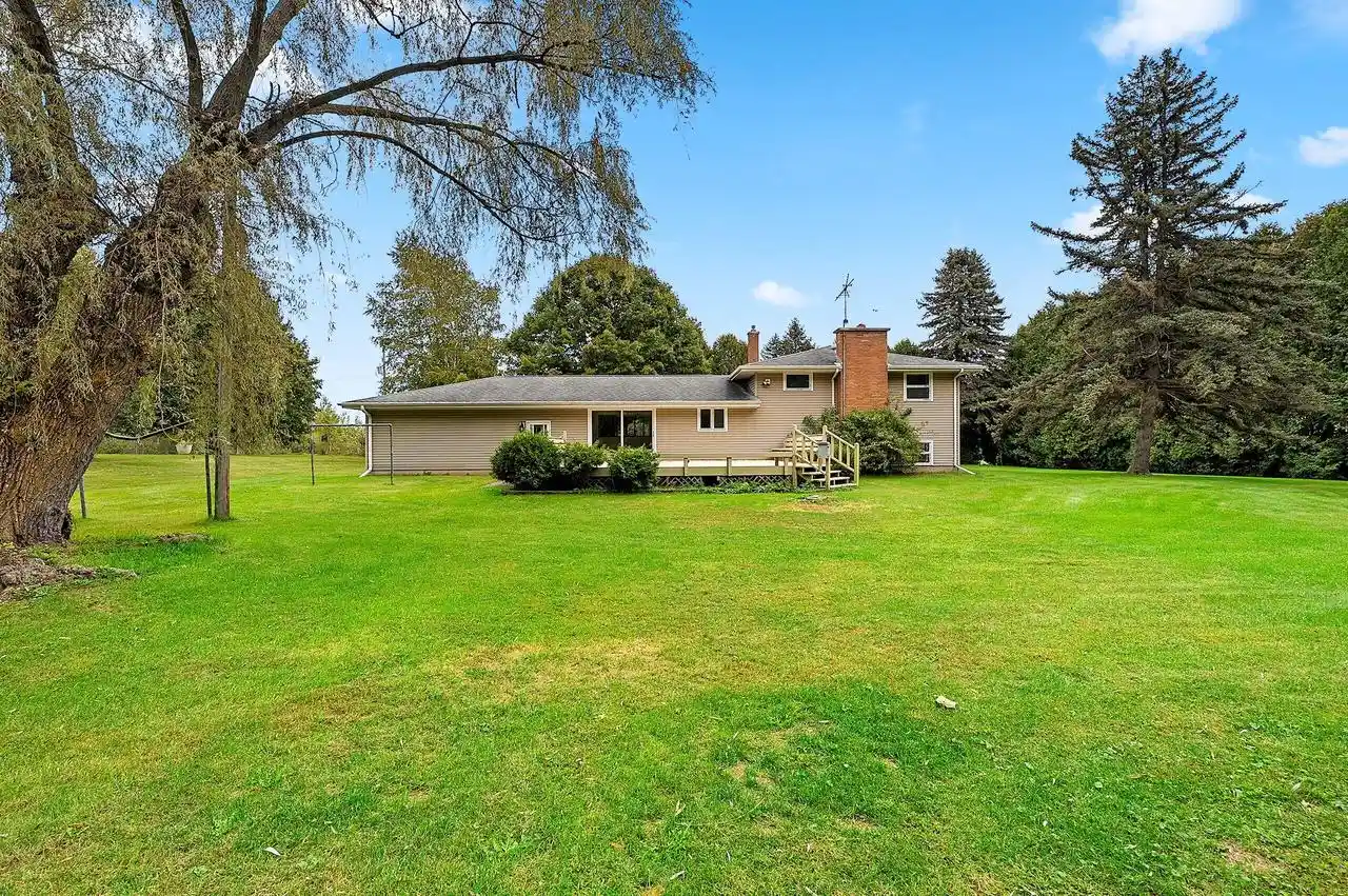 Photo 4 of Single family home for sale at 5224 Woodland Dr, Two Rivers, WI 54241 | MLS# 1982467 | Listing updated on 2026-09-28