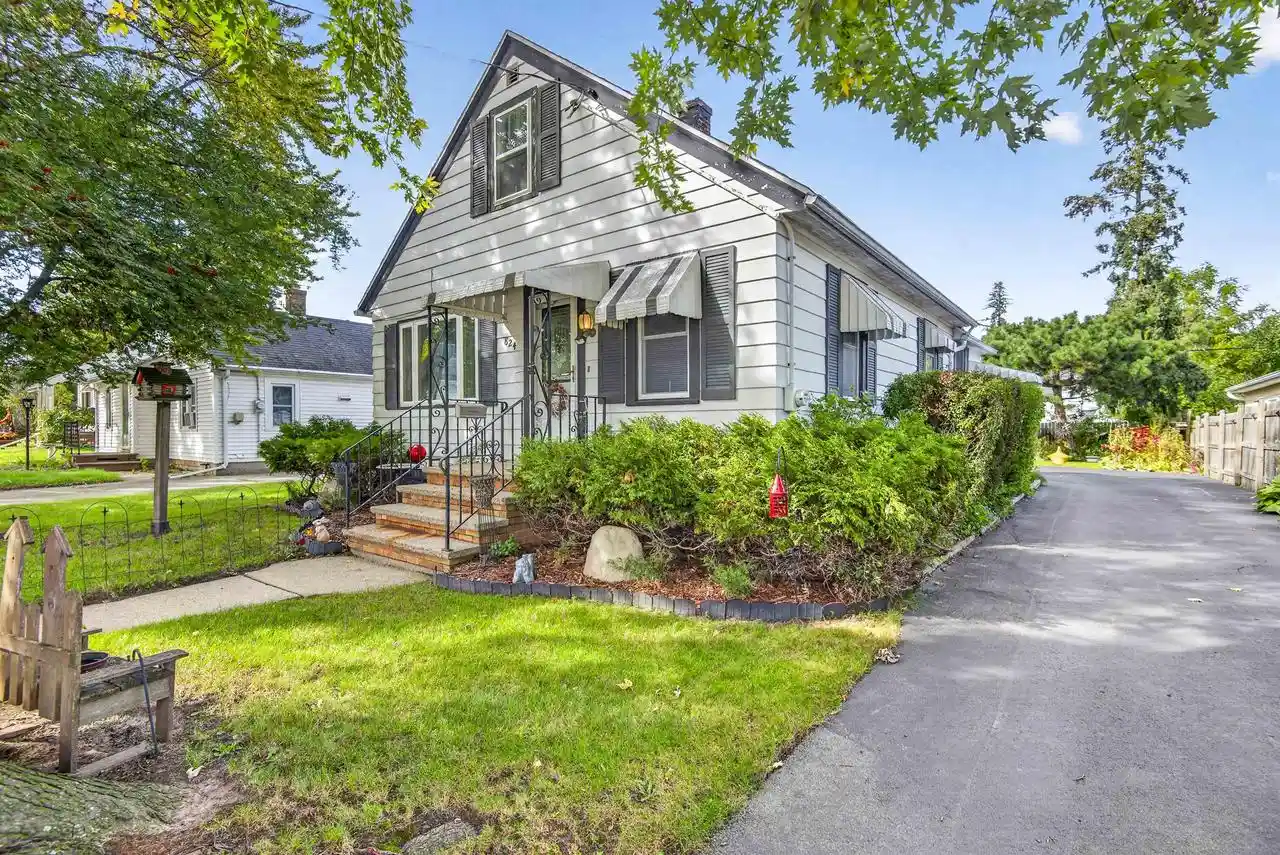 Photo 1 of Single family home for sale at 824 W Hawes Ave, Appleton, WI 54914 | MLS# 50333381 | Listing updated on 2026-09-30